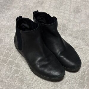Fitflop Black Leather Chelsea Ankle Boots
